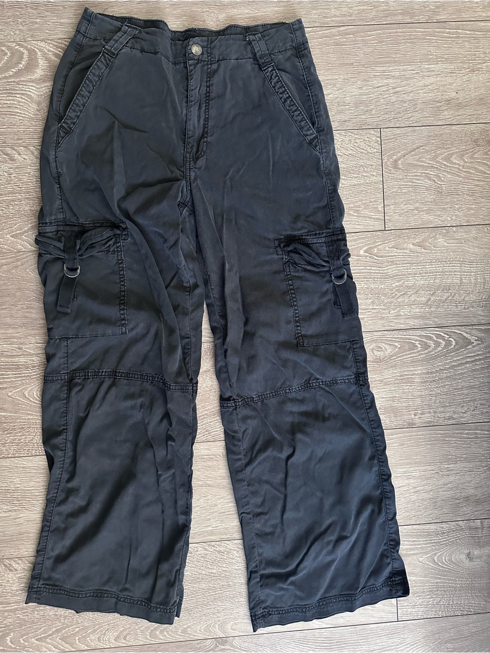 American Eagle Outfitters Relaxed Cargo Pants with Utility Pockets